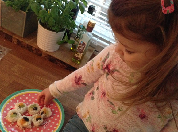 frushi-sushi-fruit-groente-gezond-kind-hapje-verjaardag-feest-verantwoord-ladylemonade_nl6