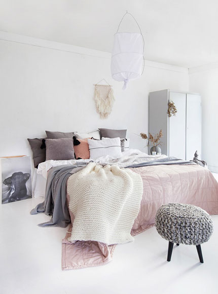 slaapkamer-inrichting-interieur-inspiratie-bed-woonaccesoires-interieurstijling-ideeen-dekbed-tafel-meubel-ladylemonade_nl5