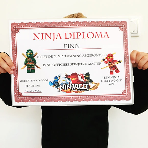 Ninjago partijtje: Met deze spelletjes, Ninjago versiering, uitnodiging en Ninja diploma wordt je LEGO Ninjago feestje een mega succes. Plus gratis printables!