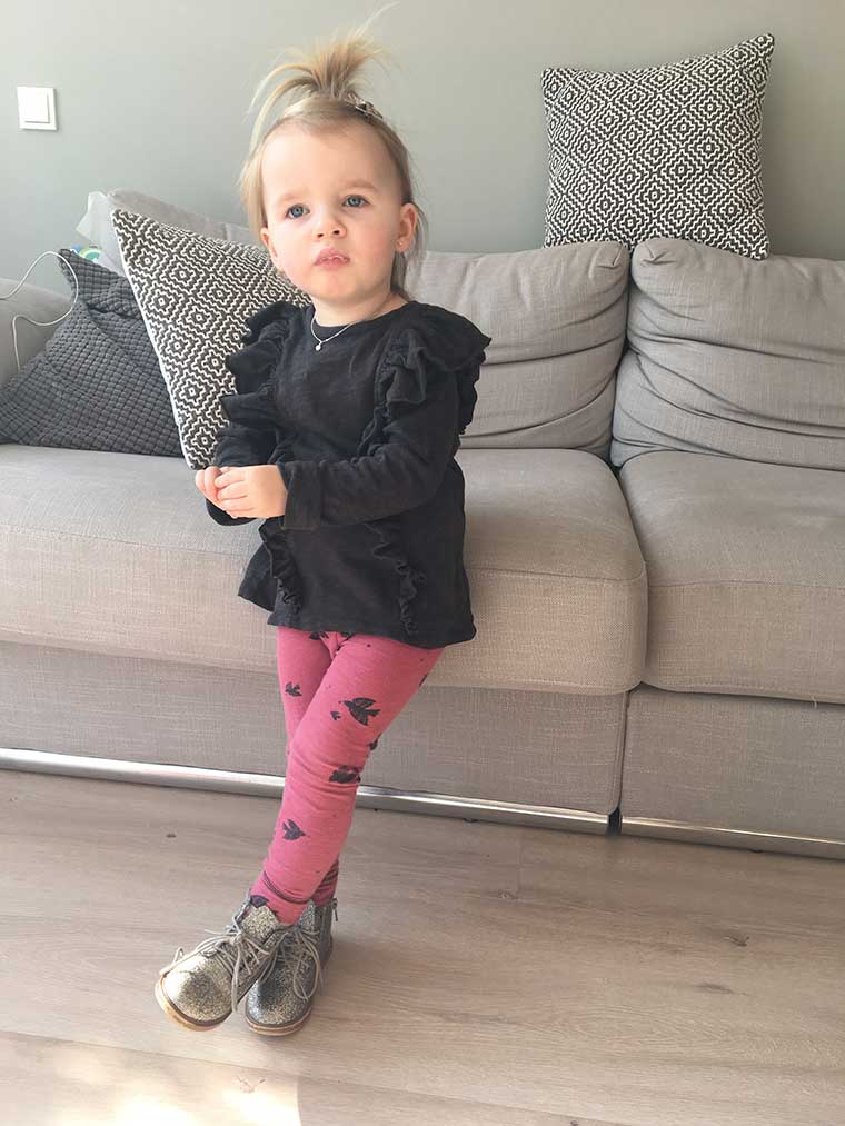 Kleding Meisjeskleding Babykleding voor meisjes Hoodies & Sweatshirts Roze "Camo" Hooded gehaakte vest met laarsjes voor 0 tot 3 maanden oud. 