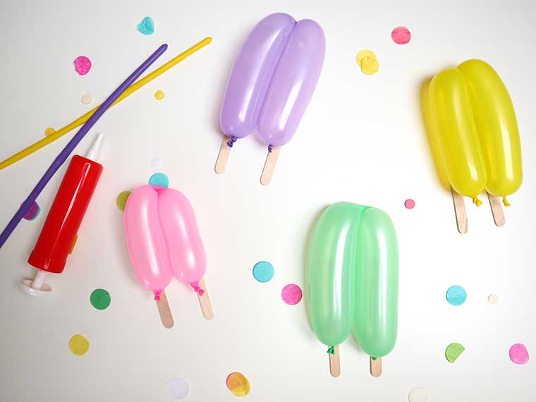 Iedere dag een ijsje (of 2!). Want weet je dat je hele leuke dingen kunt knutselen met ijsstokjes. Zoals deze ballon ijsjes! De leukste knutselideeën vind je hier!