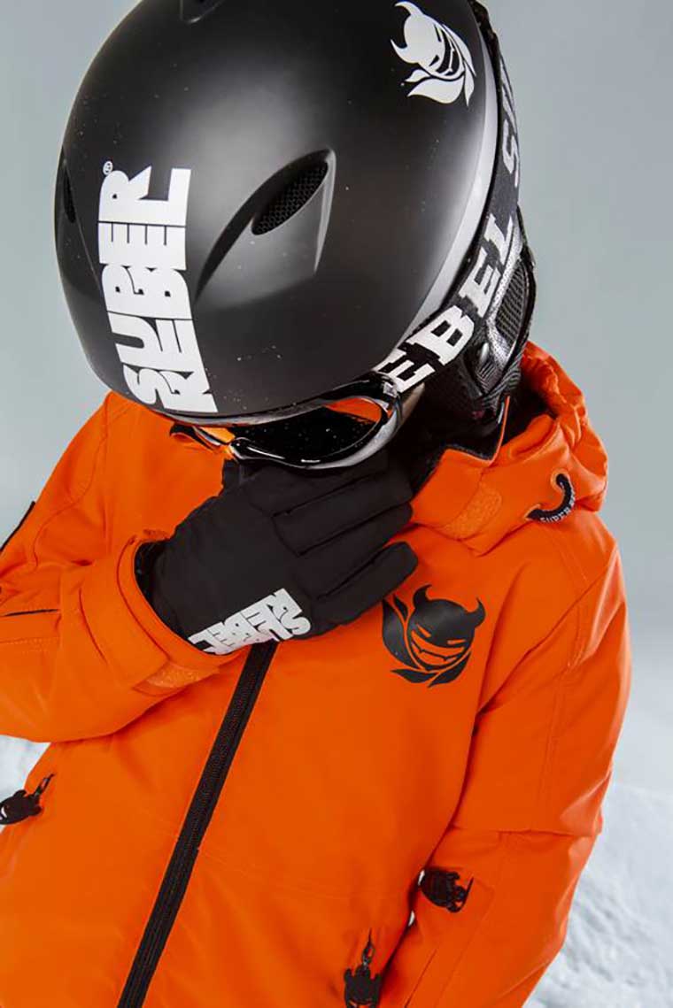 De nieuwe skikleding van SUPERREBEL KidsGear is geweldig. Wij mogen 2 complete wintersport outfits voor kinderen weggeven!
