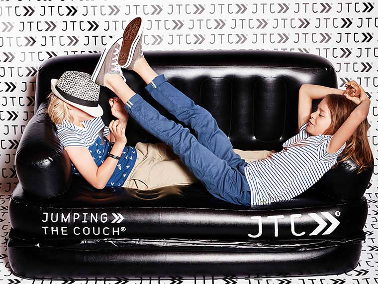 Nieuw tof jongensmerk gespot: Jumping The Couch
