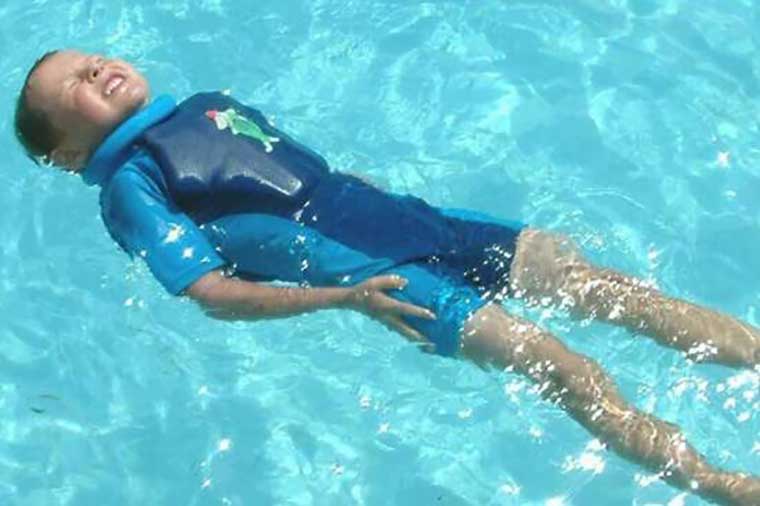 Alternatief voor zwembandjes: 11 andere fijne drijfmiddelen