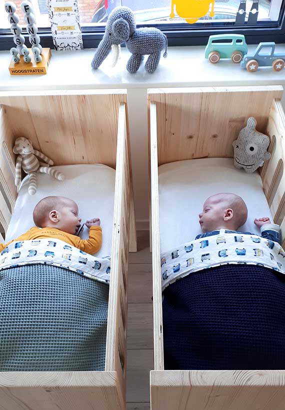 Binnenkijken in de tweeling babykamer van Mats & Finn