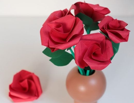 Roos vouwen - Stap voor stap uitleg hoe je roosjes maken kunt van papier.