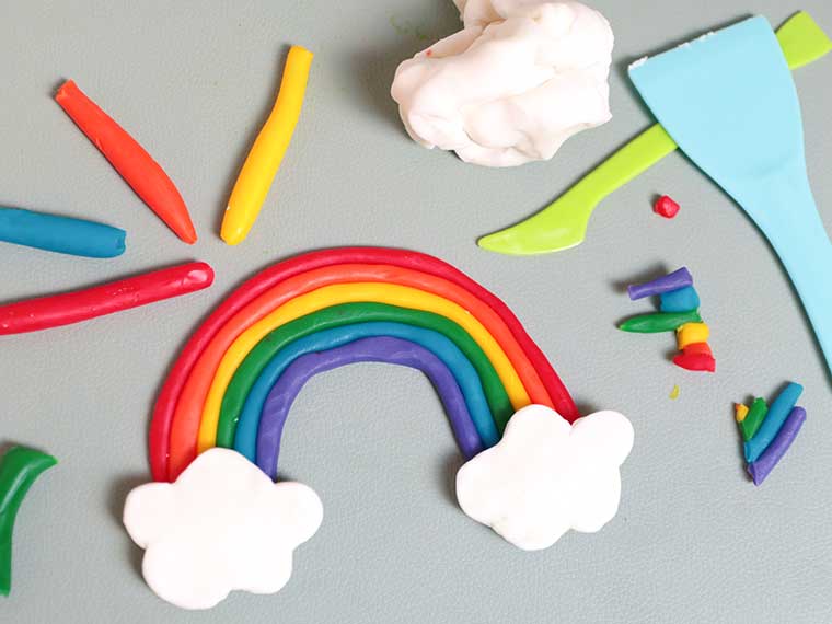 Klei ideeën – Toffe klei spelletjes & leuke dingen om te maken van klei. Zoals deze mooie regenboog.