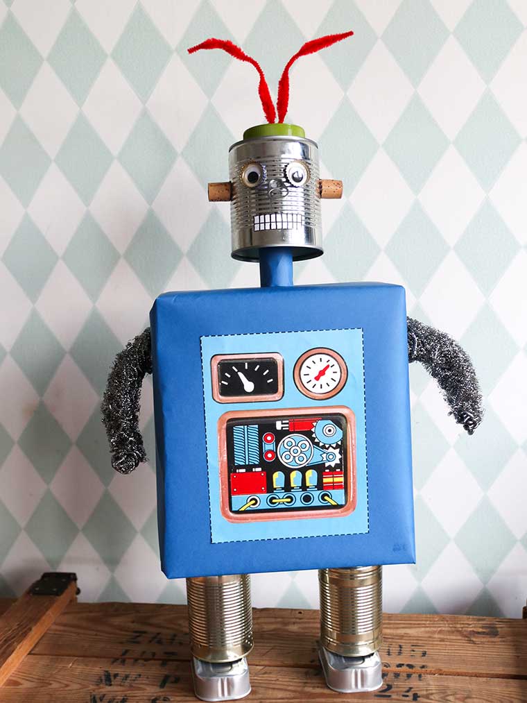 Ben je op zoek naar een leuke Sinterklaas surprise? Misschien vind je deze robot surprise wel leuk om te maken!