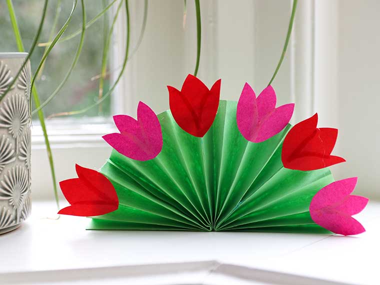Bloemen knutselen - Meer dan 30 vrolijke knutselideeën die leuk zijn om te maken met kinderen!