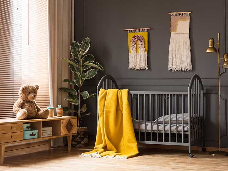 Raamdecoratie babykamer | Wat hang je het beste voor het raam?