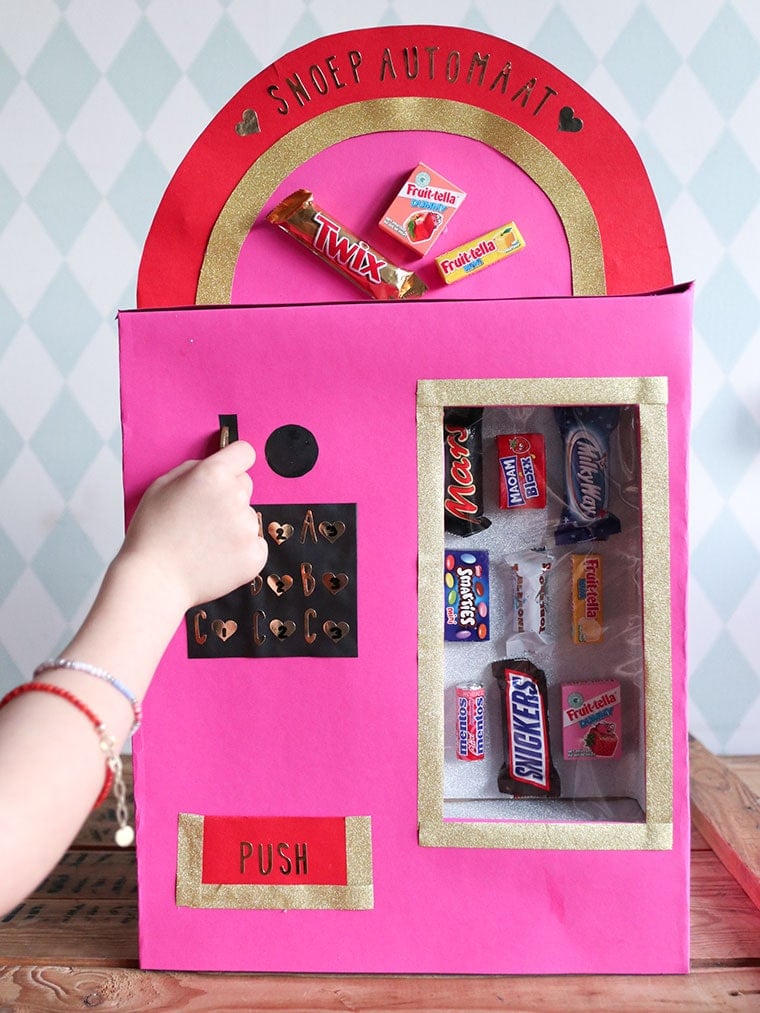 Snoep surprise | Een snoepautomaat surprise maken voor Sinterklaas.