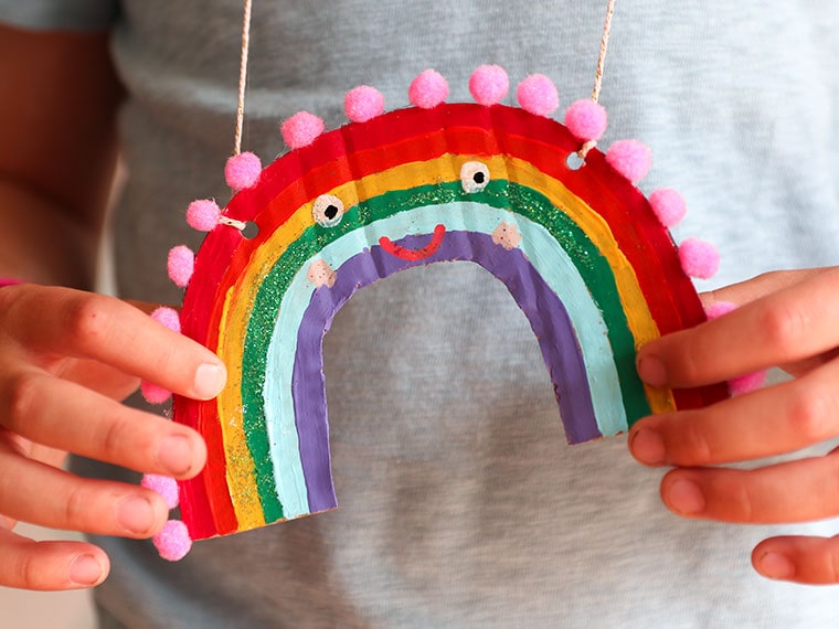 Regenboog knutselen | 25 Leuke ideeën voor 't maken van een regenboog.