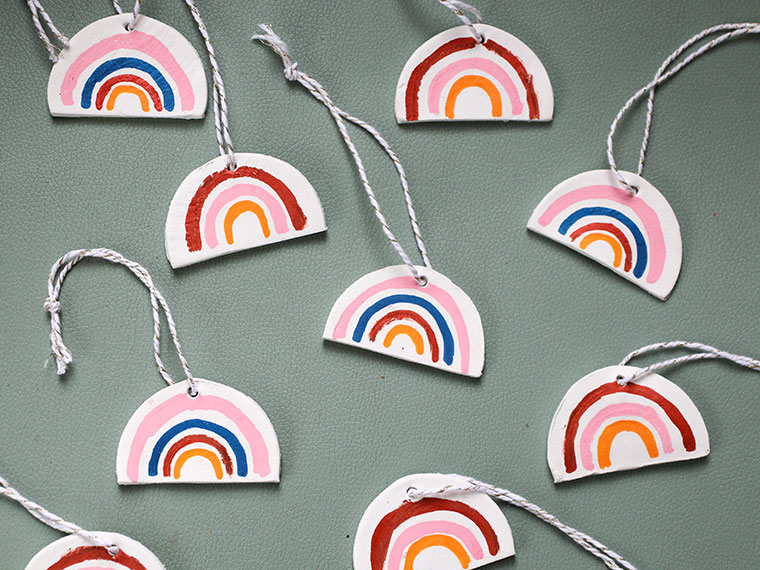 Regenboog knutselen | 25 Leuke ideeën voor 't maken van een regenboog.
