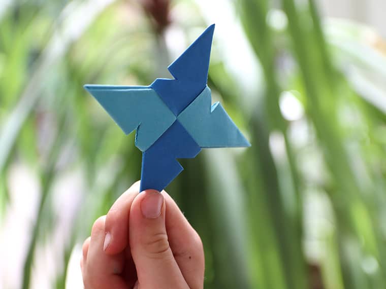Ninja ster vouwen | Zo maak je stap voor stap een origami ninja ster.